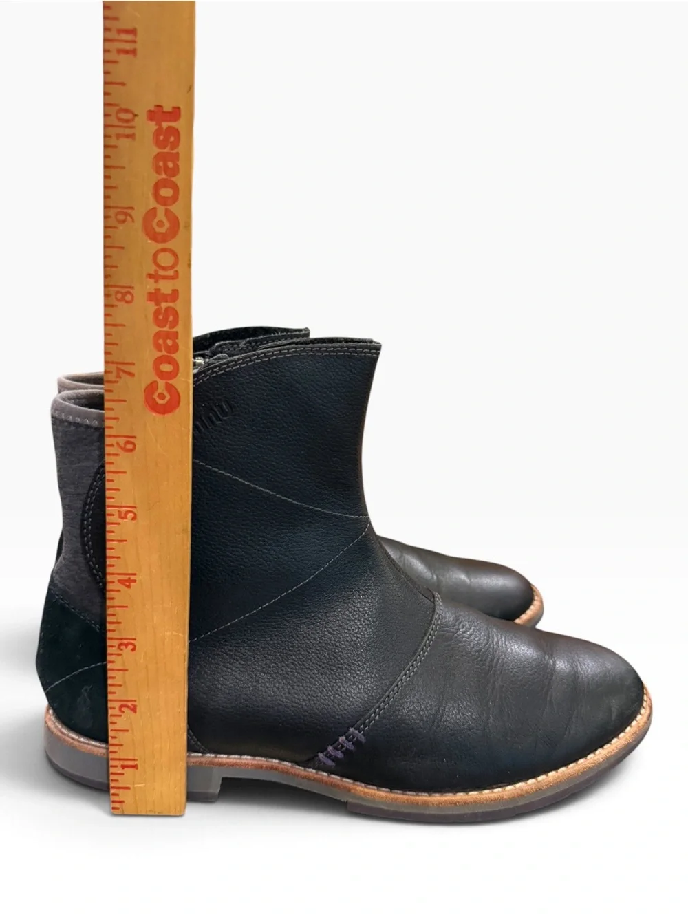 Ahnu Women’s 9.5 Black Leather Ankle Boots Side Zip Comfort Casual